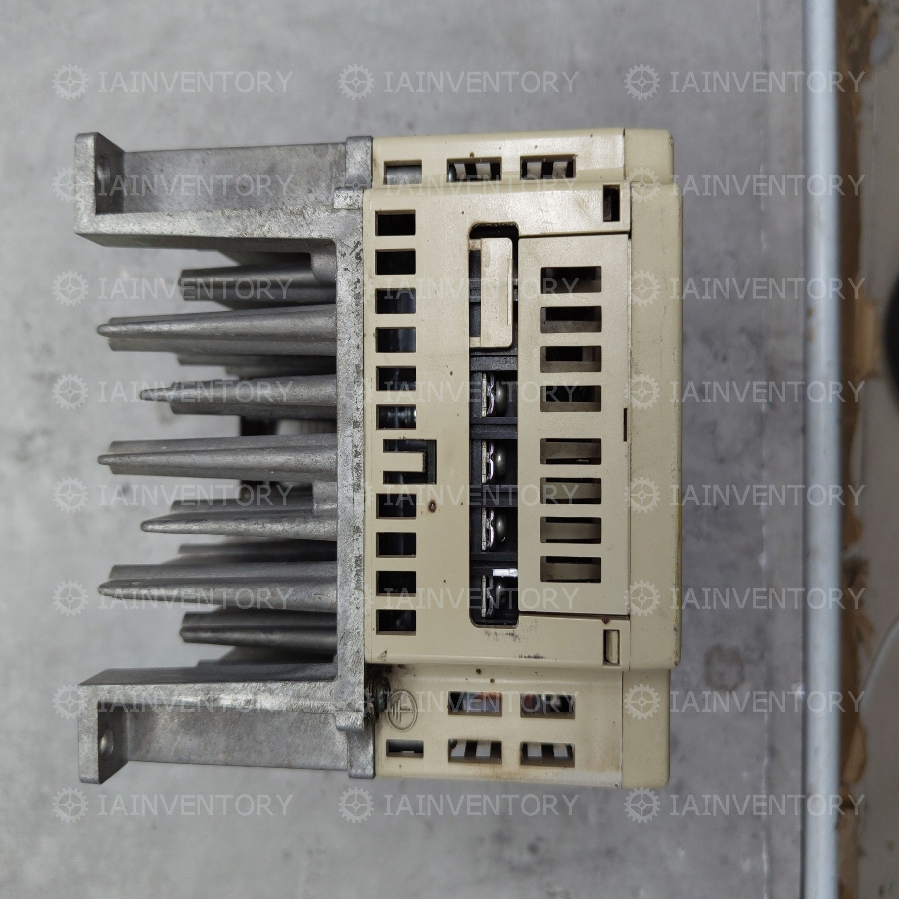 Yasukawa Inverter J7 Series CIMR-J7AA21P5 220V 1.5KW