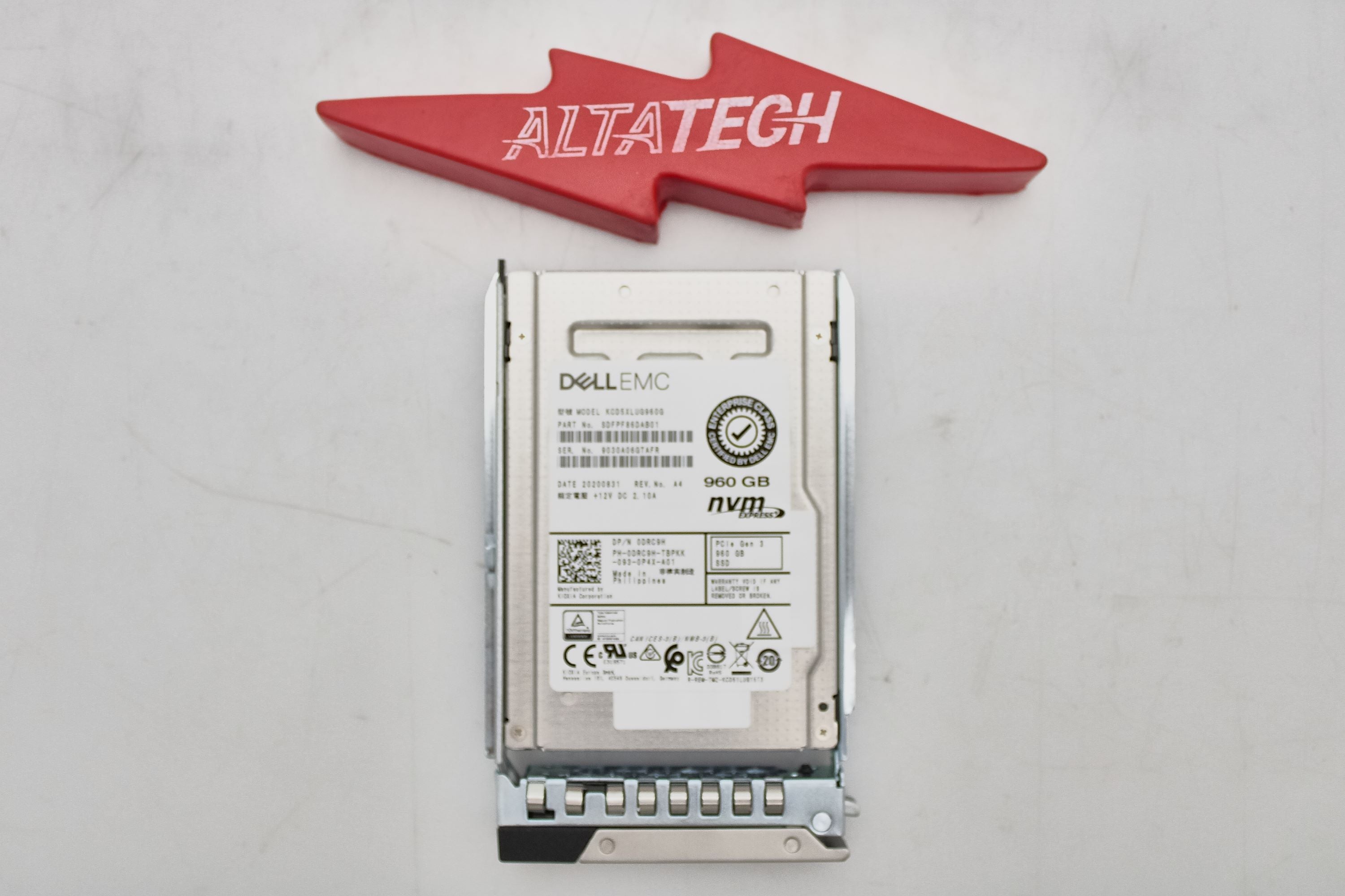 Dell DRC9H_NEW 960GB SSD 2.5 NVME U.2 KCD5XLUG960G / SDFPF86DAB01 EP