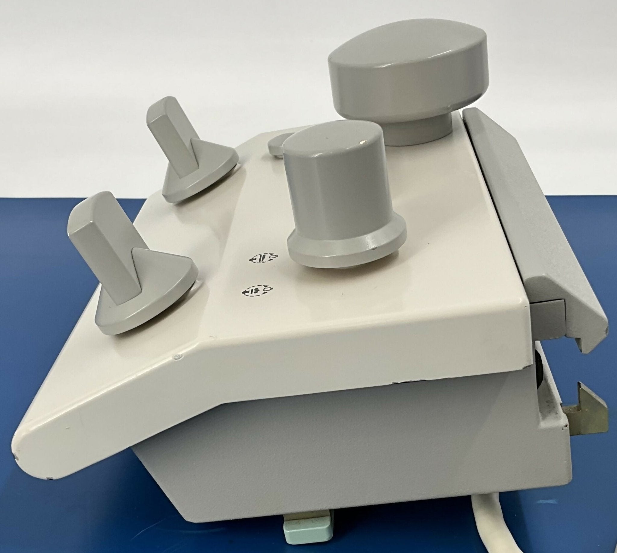 TABLE SIDE OPERATOR CONSOLE (9896 000 33771 PHILIPS