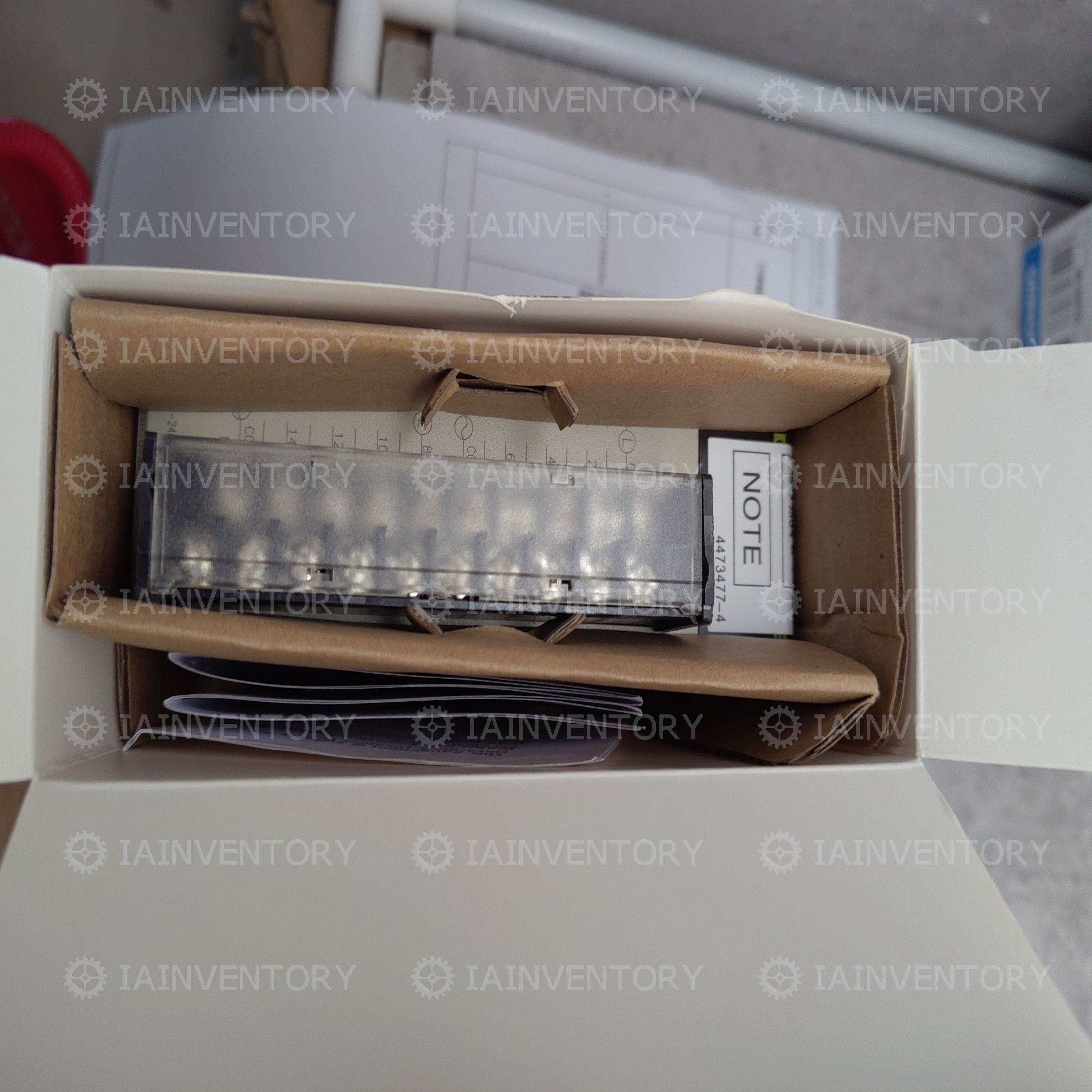 OMRON CS1W-OC211 PLC MODULE