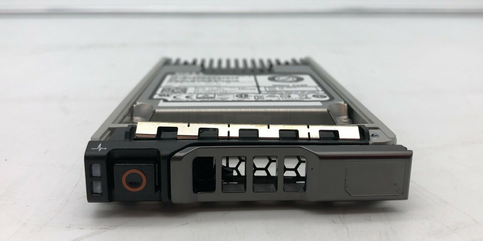 Dell Client Kit 960 GB Hot Swap 2,5" SATA 6 Gb/s SSD para PowerEdge T430, T630, PowerEdge R230, R330, R430, R630, R730, R730xd, R830, T440, T640