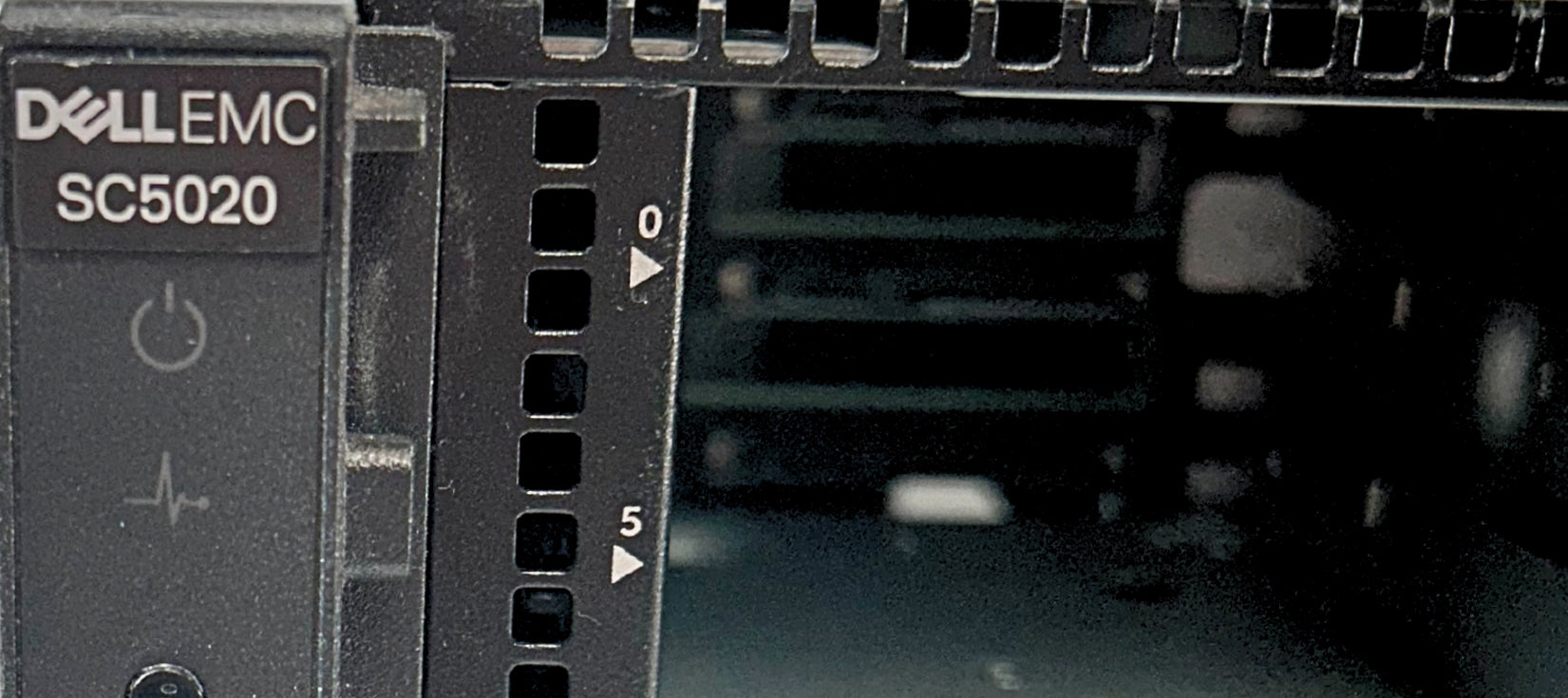 Dell SC5020 COMPELLENT SC5020 30X2.5' STORAGE