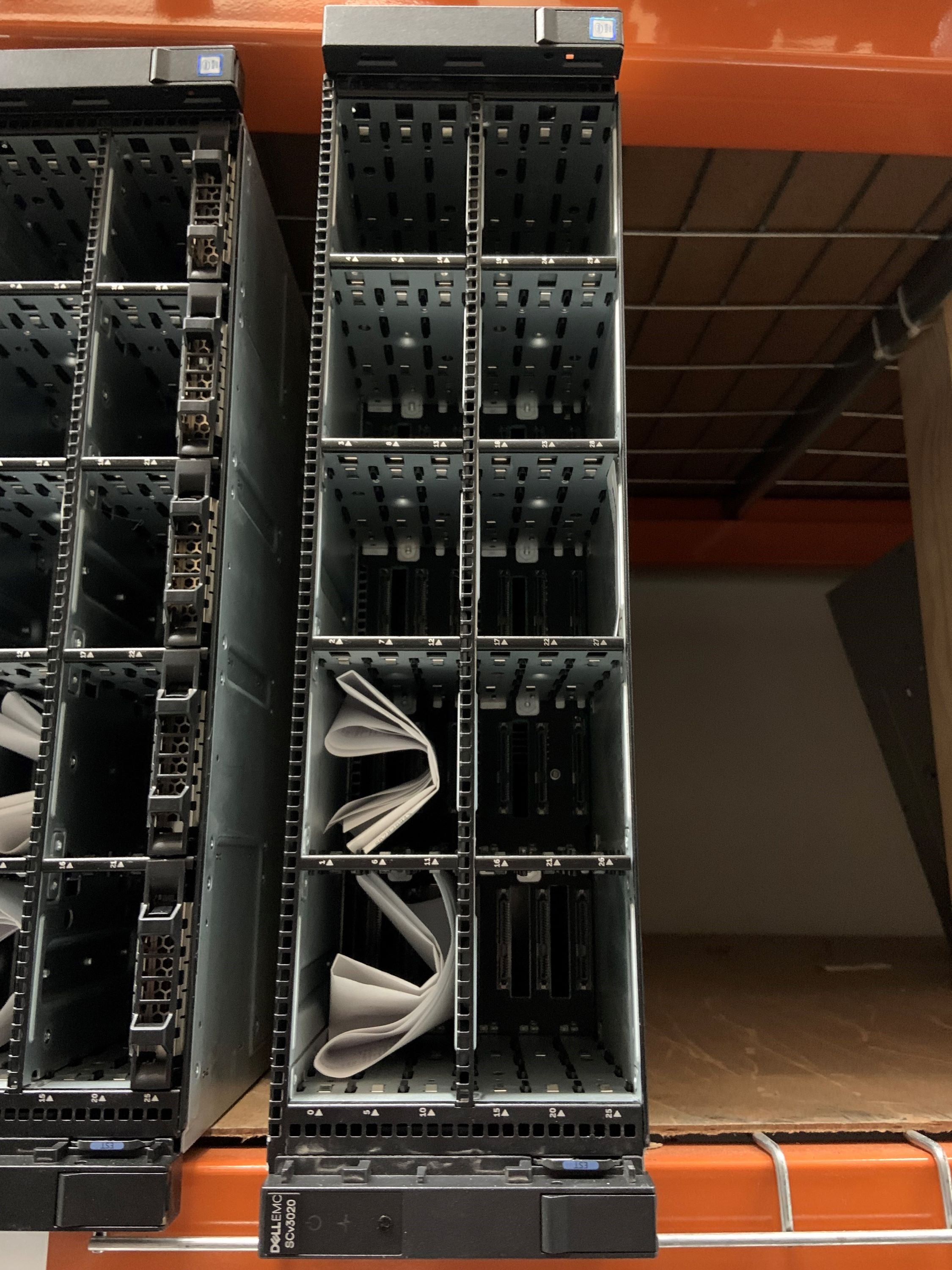 Dell SCV3020 30X2.5 3U SCV30 EXPANSION