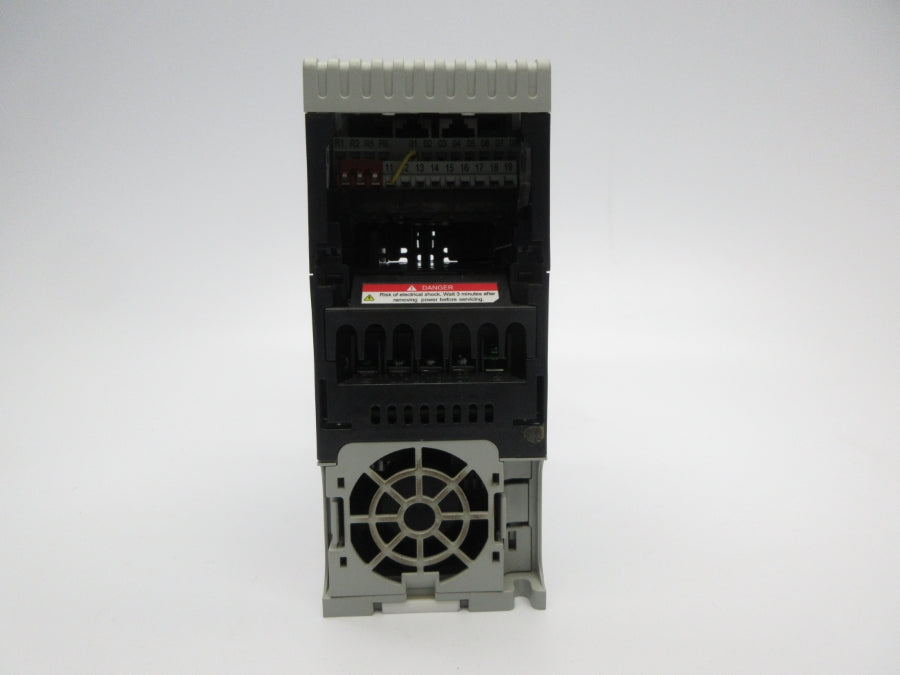 ALLEN BRADLEY 25B-D4P0N114 SER. A F/W 6.001 323-528VAC 5.7A NSNP