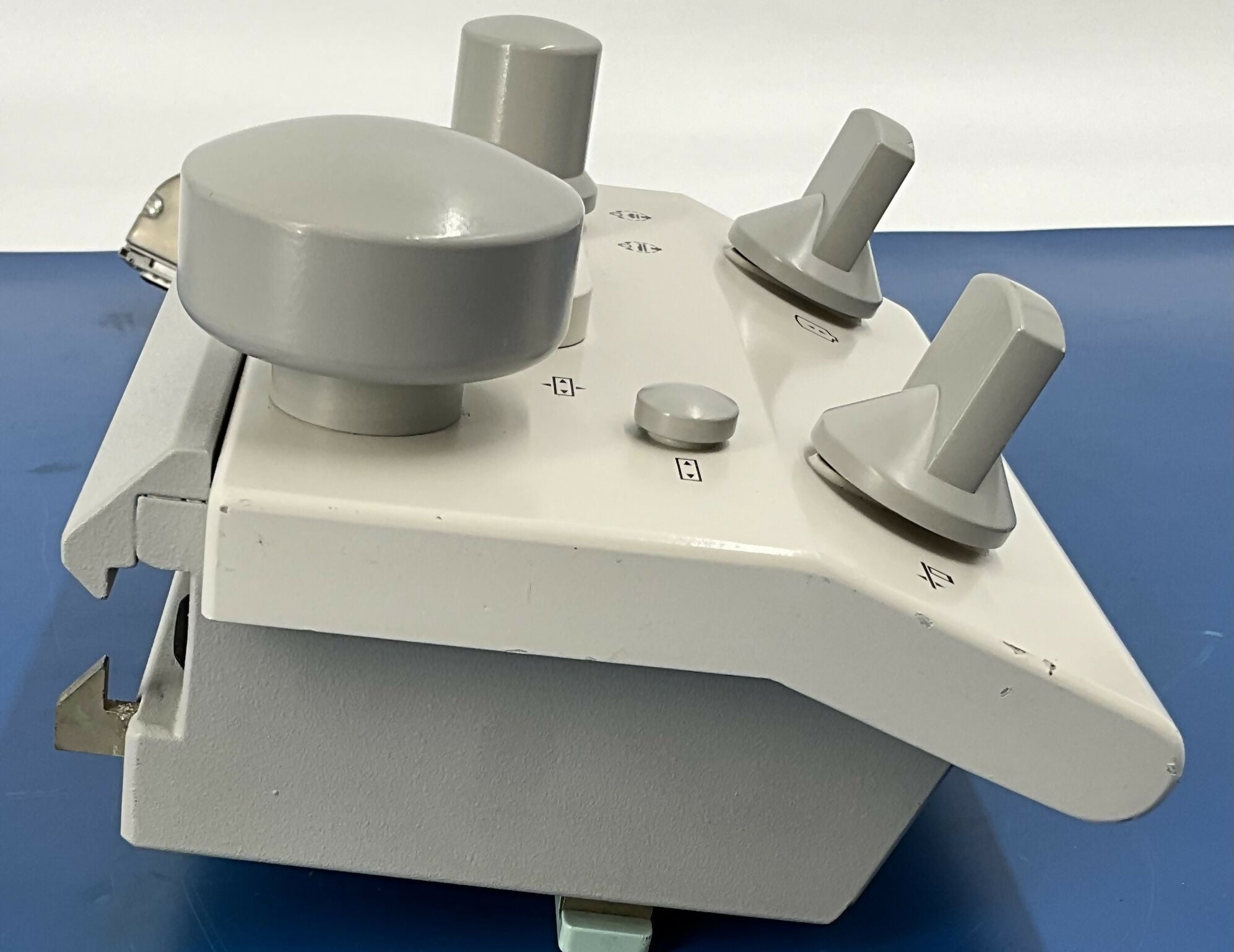 TABLE SIDE OPERATOR CONSOLE (9896 000 33771 PHILIPS