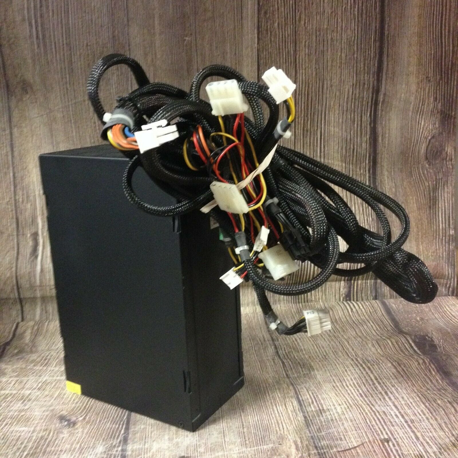 700W Power Supply